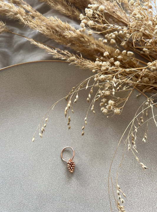 Mesh marker with fir cone in rose gold, 1 pc.