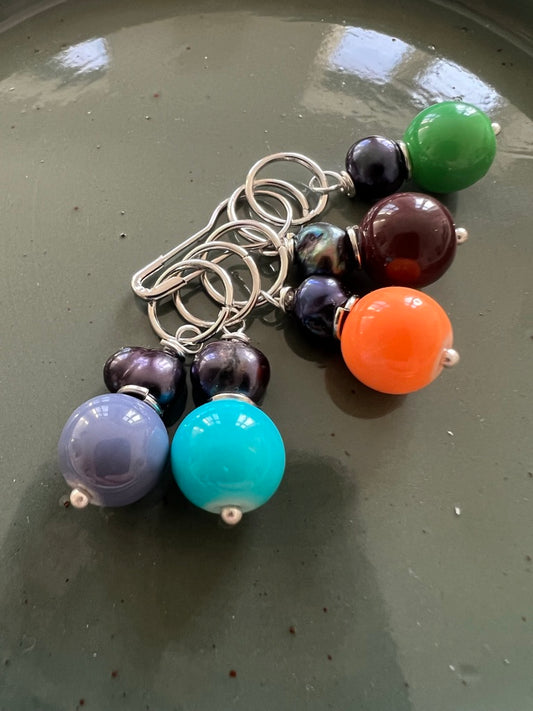 Maskemarkører med perler i lyse farger og mørke detaljer, 5 stk.