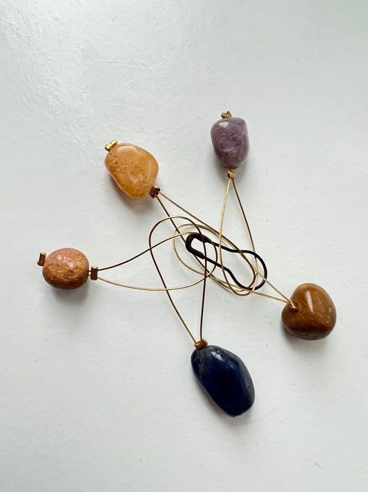 Mask markers made of natural stone with wire, 5 pcs.
