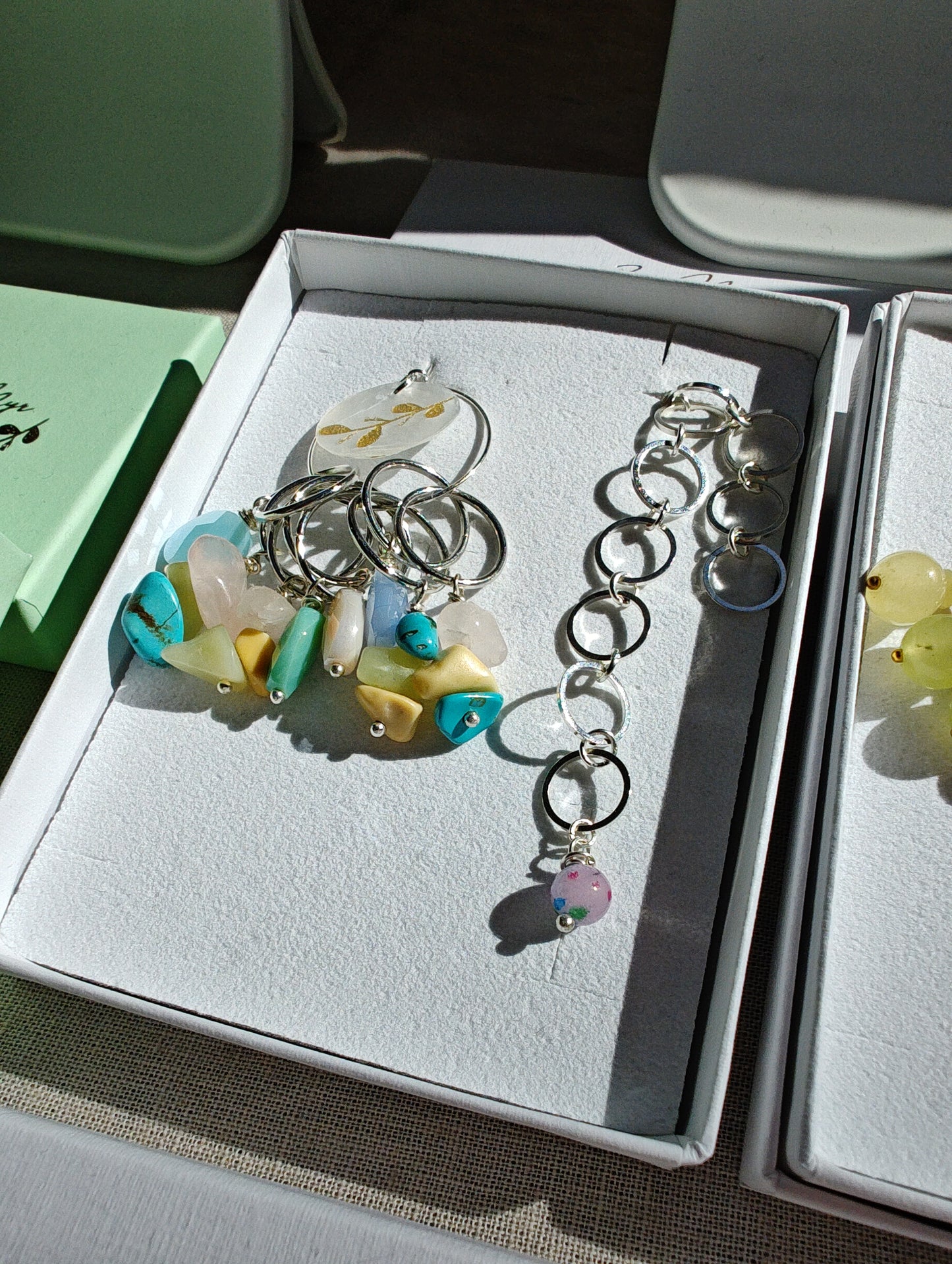 Raglan set with knitted fish and 8 pcs. stitch markers w/natural stone and faceted pearls